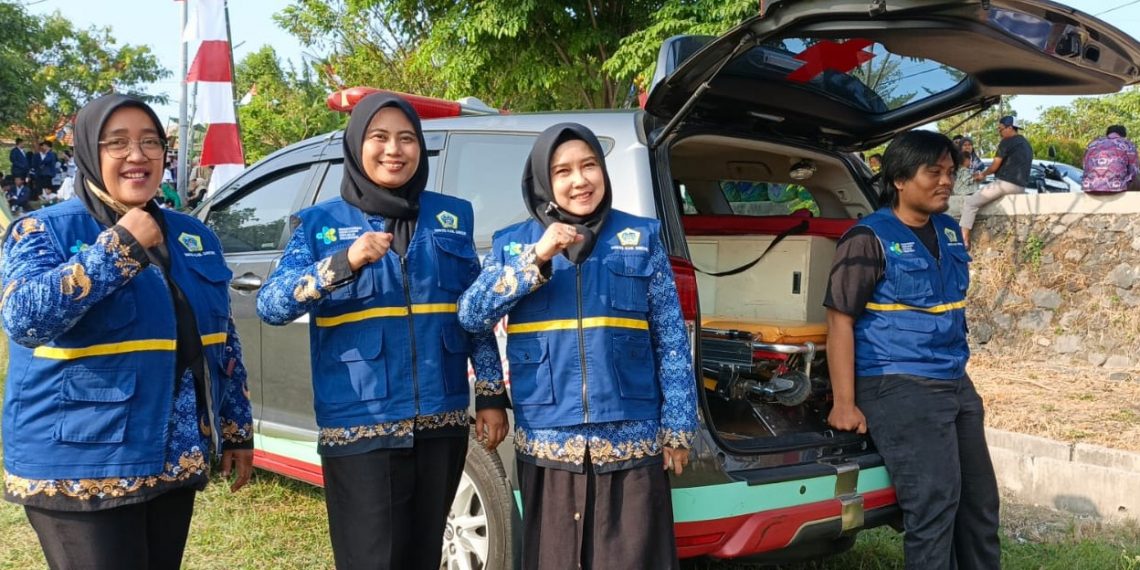 Antisipasi Peserta Pingsan, Puskesmas Karangandong Driyorejo Siaga Kawal Upacara Penurunan Bendera HUT ke-81 RI
