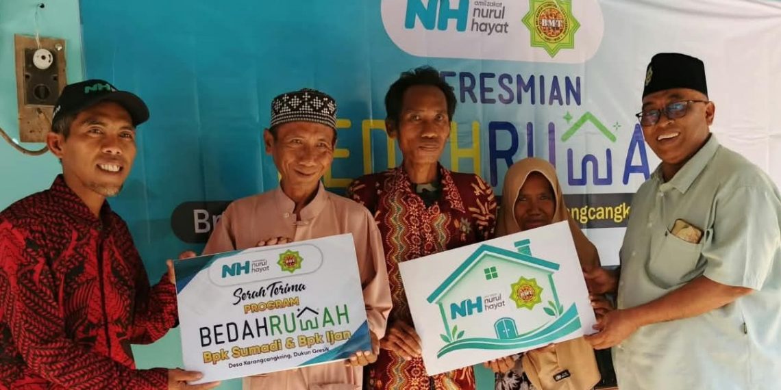 Kado HUT Kemerdekaan RI, Nurul Hayat – BMT Mandiri Sejahtera Jatim Serahkan Rumah Layak Huni untuk Warga Karangcangkring Dukun