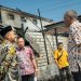 Ringankan Beban, Bupati – Wakil Bupati Gresik Berikan Bantuan Stimulan Material untuk Korban Kebakaran Sembayat