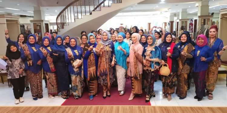 Hari Kebaya Nasional dan HUT RI ke-81, Danar Hadi Kolaborasi PBBI: Cintai Warisan Budaya Indonesia