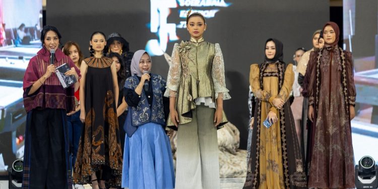 Whulyan-Quds Tekstil Ciptakan Women of Rooted di Soerabaia Fashion Trend 2027