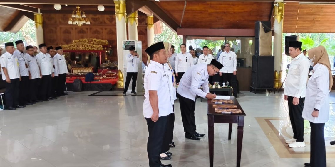 Bupati Sidoarjo Kukuhkan 254 Pejabat Promosi dan Mutasi Kepala SDN dan SMPN