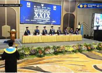 Wisuda Stikosa-AWS, Siapkan Talenta Hadapi Disrupsi AI