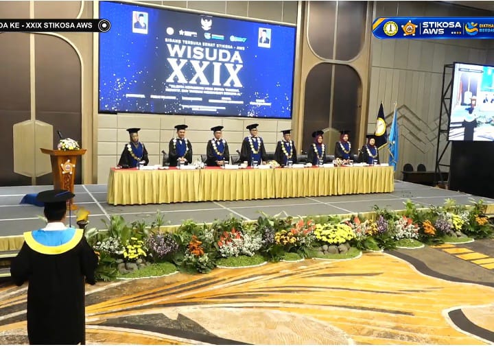 Wisuda Stikosa-AWS, Siapkan Talenta Hadapi Disrupsi AI