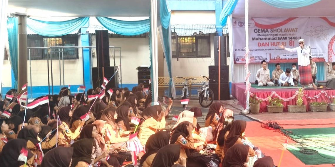 Habib Hadi Assegaf Ajak Ribuan Siswa SMK Antartika 2 Sidoarjo Bersholawat