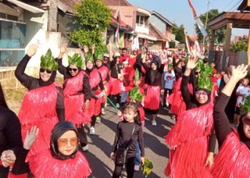 Rayakan Kemerdekaan RI Ke 81, Ratusan Hadiah Semarakan Karnaval Dan Jalan Sehat Warga RW 03 Desa Balongtani