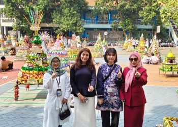 SMK Krian 1 Sidoarjo Gelar Festival Gunungan Snack ‘Cinta Rosul, Gemar Berbagi’