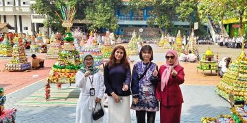 SMK Krian 1 Sidoarjo Gelar Festival Gunungan Snack ‘Cinta Rosul, Gemar Berbagi’