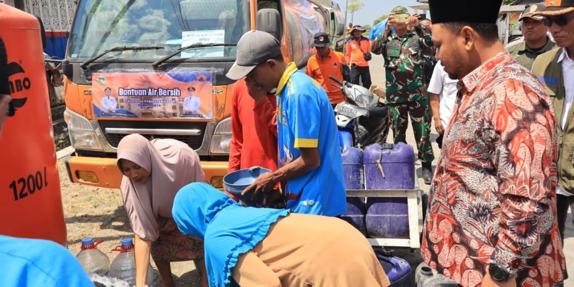 Sebanyak 62 Desa di 11 Kecamatan Terancam Kekurangan Air Bersih, Bupati Yani Salurkan 20 Ribu Liter untuk Warga Tenggor