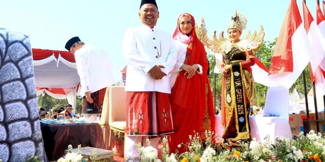 Puluhan Mobil Hias dan Barisan Ramaikan Gresik Merdeka Carnival 2026