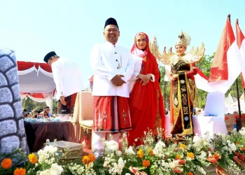 Puluhan Mobil Hias dan Barisan Ramaikan Gresik Merdeka Carnival 2026