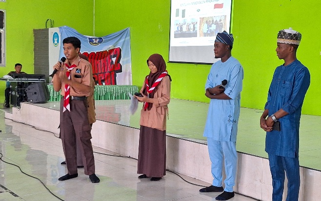 Kuatkan Literasi Bahasa Inggris, SMA Negeri 1 Krembung Hadirkan Dua Mahasiswa Negeria