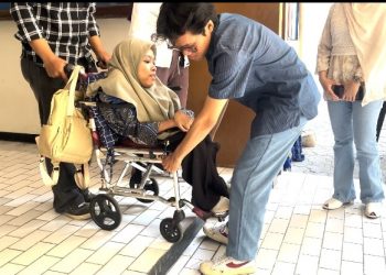 Jalur Kampus Belum Sepenuhnya Ramah Kursi Roda, Riset UPNVJT Temukan Tantangan pada Pedestrian dan Ramp