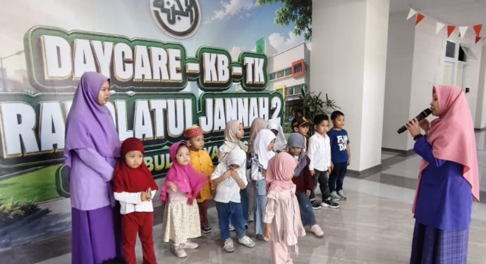 Kuatkan Motorik Anak, KB-TK Raudlatul Jannah 2 Sidoarjo Gelar Pelatihan Kemandirian