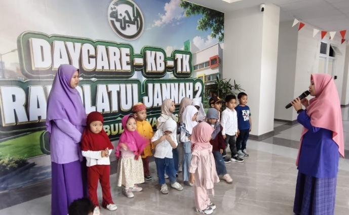 Kuatkan Motorik Anak, KB-TK Raudlatul Jannah 2 Sidoarjo Gelar Pelatihan Kemandirian