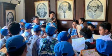 Siswa SD Khazanah Ilmu Perluas Wawasan Keagamaan Dengan Berkunjung ke PWM dan PWNU