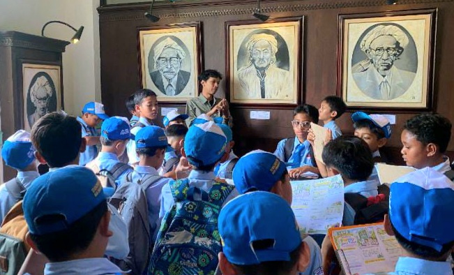 Siswa SD Khazanah Ilmu Perluas Wawasan Keagamaan Dengan Berkunjung ke PWM dan PWNU