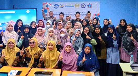 Dosen Unesa dan Unipda Tingkatkan Kompetensi Guru SDIT Madani Sidoarjo Berbasis AI