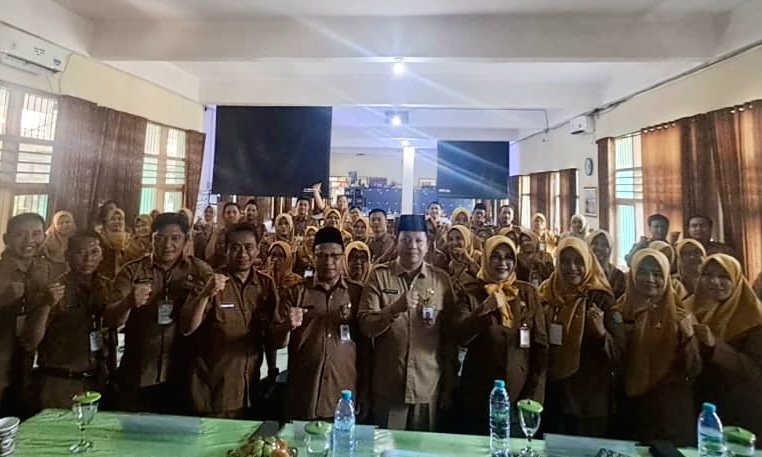 Guru SMP Negeri 2 Krian Ditingkatkan Kompetensi Literasi Numerasinya Berbasis AI