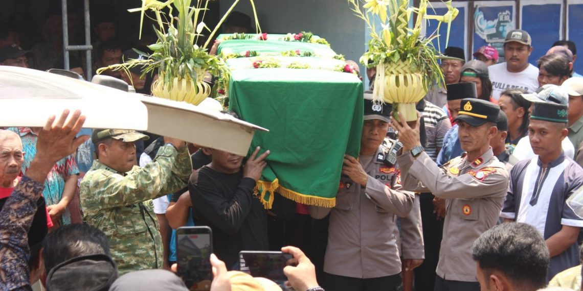 Jenazah Aditya Korban KMP Virgo 8 Tiba di Rumah Duka Puncu