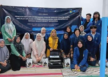 Mahasiswa ITS Kenalkan Aplikasi Menu dan Briket Biomassa untuk Dapur MBG Pamekasan