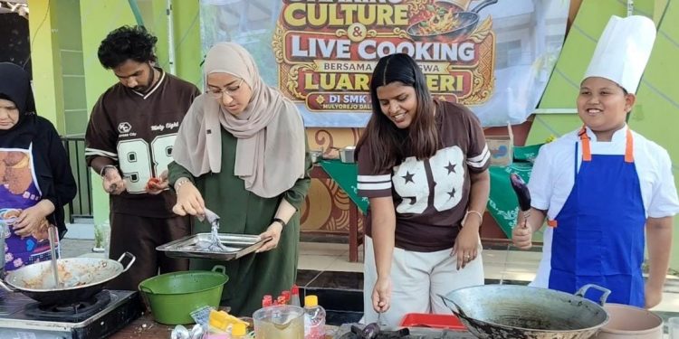Pelajar Jerman dan India Lakukan Pertukaran Budaya di SMK Al Ikhlash Panceng