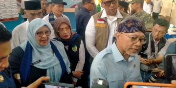 Ditanya Kasus Keracunan MBG hingga Korban Kehilangan 70 Persen Ingatan, Zulhas Pilih Bungkam