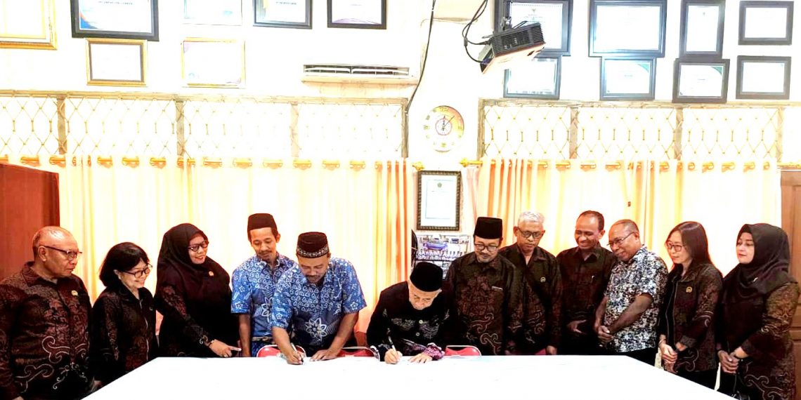 Kembangkan Moderasi Kebangsaan, FPK Gresik Teken MoU dengan SMPN 1 Gresik