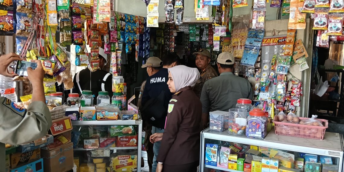 Rokok Tanpa Pita Cukai Banjiri Toko di Kediri, 1.883 Pack Disita