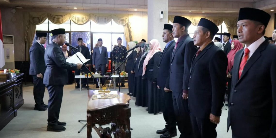 Perkuat Organisasi dan Pelayanan Publik, Bupati Gresik Lantik 25 Pejabat