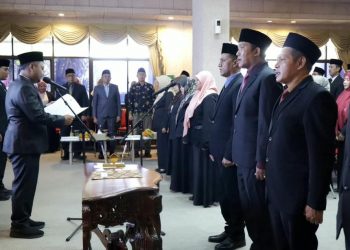 Perkuat Organisasi dan Pelayanan Publik, Bupati Gresik Lantik 25 Pejabat