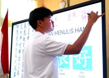 Kelas Bahasa Mandarin Bekali Siswa SMAN 1 Campurdarat Hadapi Dunia Kerja Global