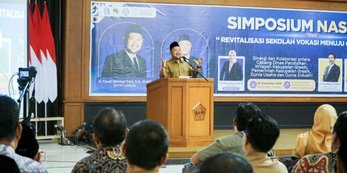 Buka Simposium Revitalisasi Sekolah Vokasi, Bupati Gresik Berharap Kewenangan Kelola SMA/SMK Dikembalikan ke Daerah