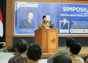 Buka Simposium Revitalisasi Sekolah Vokasi, Bupati Gresik Berharap Kewenangan Kelola SMA/SMK Dikembalikan ke Daerah