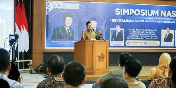 Buka Simposium Revitalisasi Sekolah Vokasi, Bupati Gresik Berharap Kewenangan Kelola SMA/SMK Dikembalikan ke Daerah