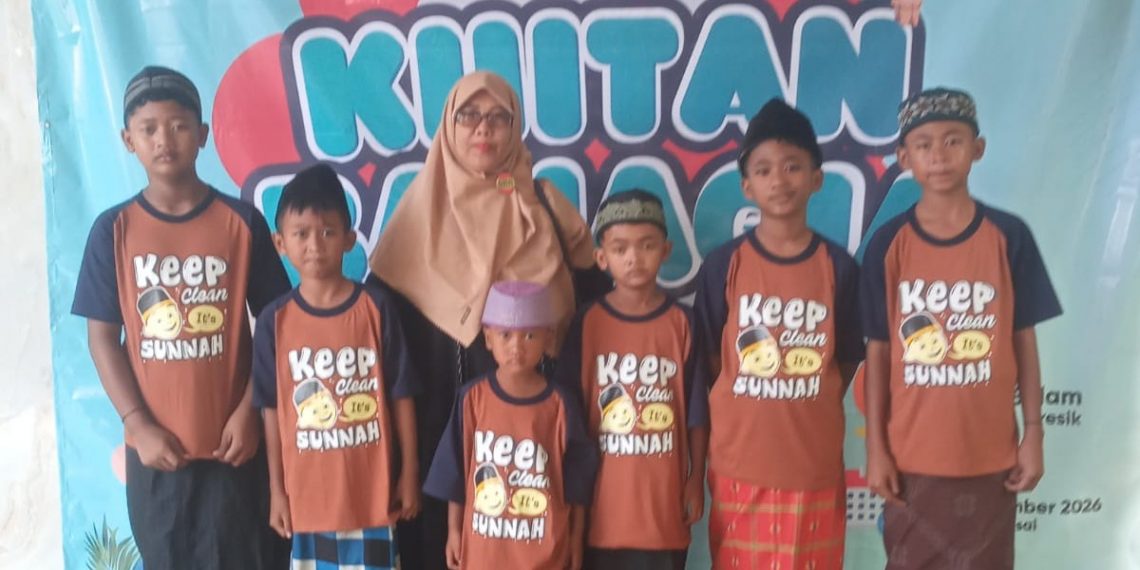 6 Anjal Terminal Gub Suryo Khitan Bersama di Masjid Baitussalam