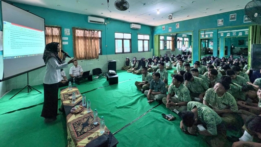 Gandeng LP Ma’arif NU Sidoarjo, Bawaslu Berikan Literasi Demokrasi Pada Pemilih Pemula