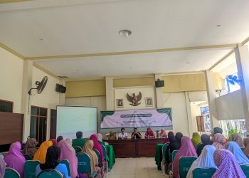 Dosen Unusa Ajari Ibu PKK Kedungrejo Kelola Keuangan Keluarga di Era Digital