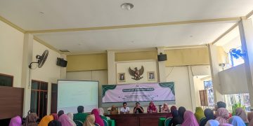 Dosen Unusa Ajari Ibu PKK Kedungrejo Kelola Keuangan Keluarga di Era Digital