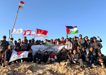 Siswa SMPIT Insan Kamil Tumbuhkan Karakter Peduli Sosial Melalui Backpacker Hiking di Gunung Penanggungan