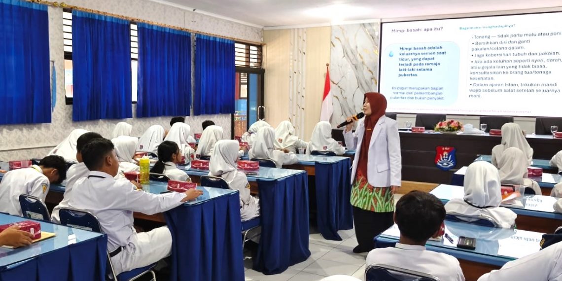 Dinas P3AKB Sidoarjo Beri Edukasi Siswa SMP Negeri 2 Sidoarjo Tentang Kespro