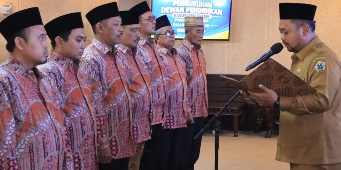 Bupati Yani Kukuhkan Dewan Pendidikan Gresik 2026-2031, Inilah Susunan Lengkap Pengurusnya