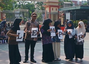 Gebyar Bulan Bahasa di SMP Negeri 2 Taman dengan Menggelar Festival Literasi