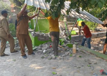 Satpol PP Gresik Akhirnya Bongkar Makam ‘Joko Umbaran’ di Jurit Cerme