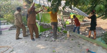 Satpol PP Gresik Akhirnya Bongkar Makam ‘Joko Umbaran’ di Jurit Cerme
