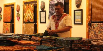 Batik Printing Murah Banjiri Pasar, Lochatara Kediri Pilih Bertahan dengan Motif Budaya