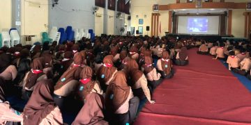Siswa SMP Negeri 1 Sidoarjo Diberi Penguatan Ideologi Pancasila Melalui Nobar Film G30S/PKI