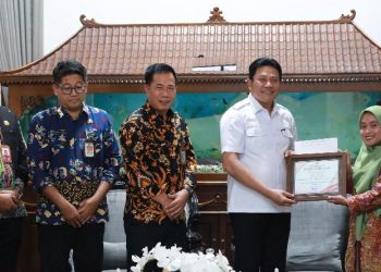 Bupati Sidoarjo Beri Penghargaan Adiwiyata 2026 Kepada 16 SD/MI dan SMP/MTS