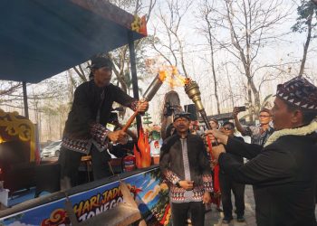 Dari Kayangan Api ke Pendopo Malowopati, Kirab Api Abadi Warnai HJB ke-349