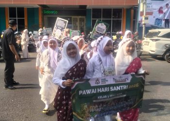 Semarak Hari Santri 2026, MINU KH Mukmin Sidoarjo Gelar Pawai Tanamkan Cinta Ulama dan Peduli Lingkungan